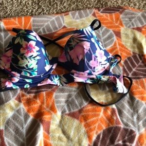 Bathing suit top👙